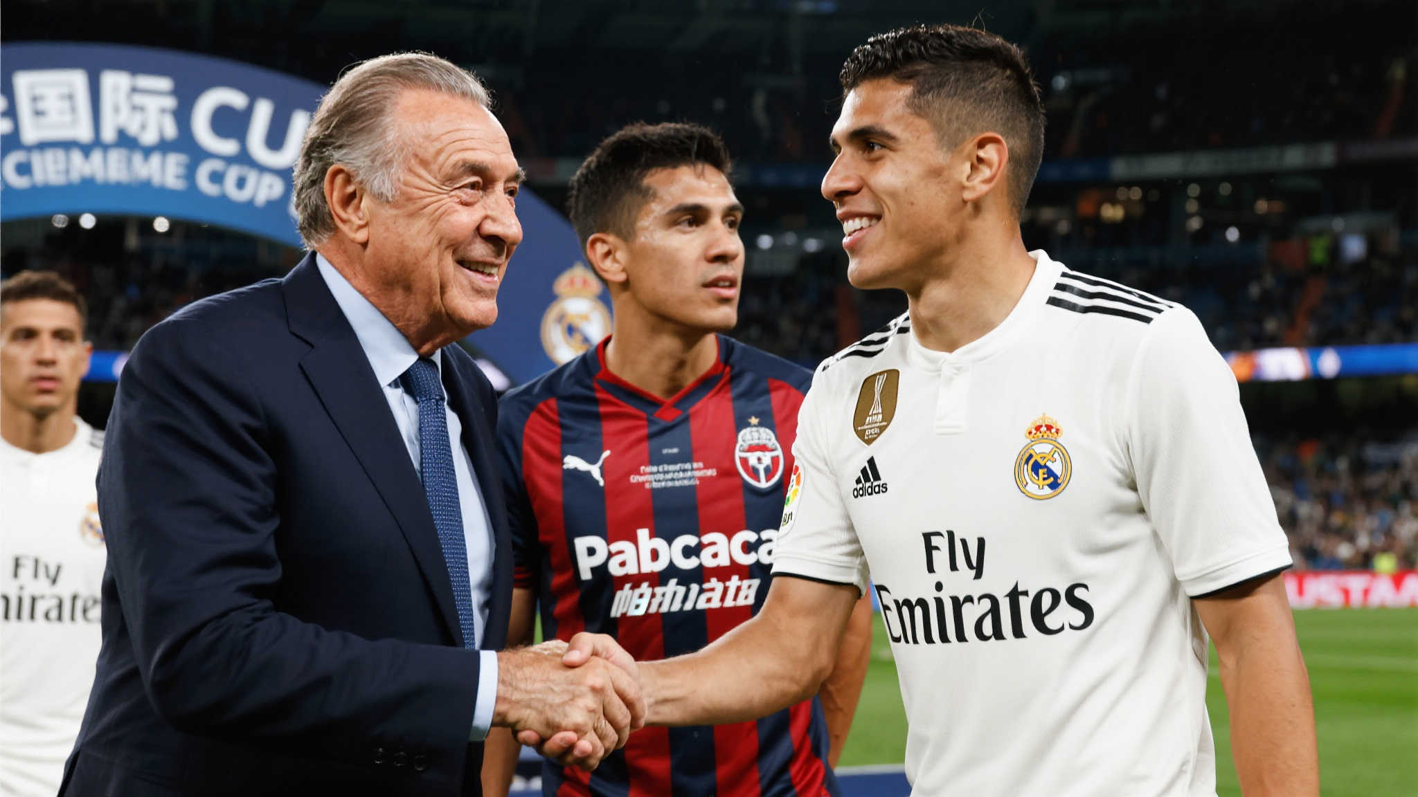 对于任何一名职业足球运动员来说，被世界顶级球队所认